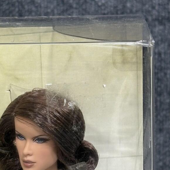 Barbie Collector James Bond Octopussy Doll Black Label Mattel T4550‎ 2010 In Box - Picture 2 of 10